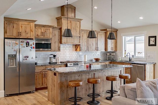 1575 Sandpiper Way, Idaho Falls, ID 83404