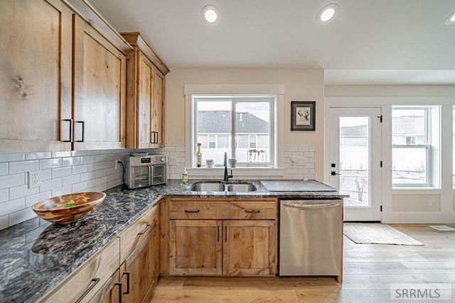 1575 Sandpiper Way, Idaho Falls, ID 83404