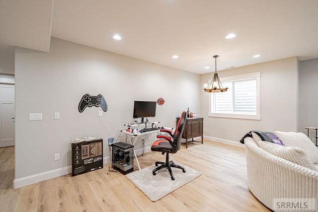 1575 Sandpiper Way, Idaho Falls, ID 83404