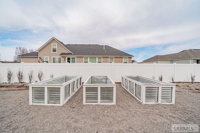 1575 Sandpiper Way, Idaho Falls, ID 83404