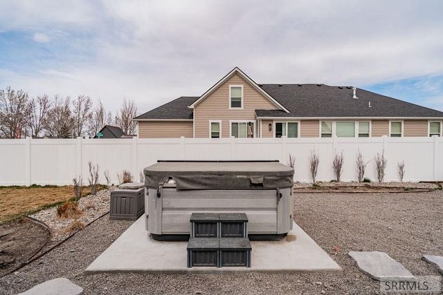 1575 Sandpiper Way, Idaho Falls, ID 83404