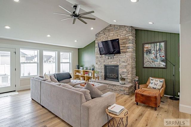 1575 Sandpiper Way, Idaho Falls, ID 83404