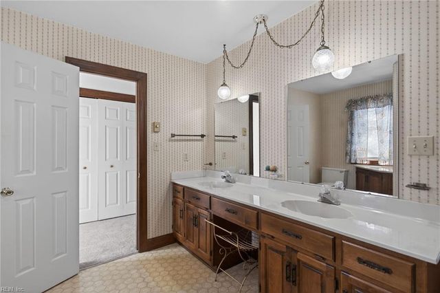 3504 Gloria CT, Chesapeake, VA 23321