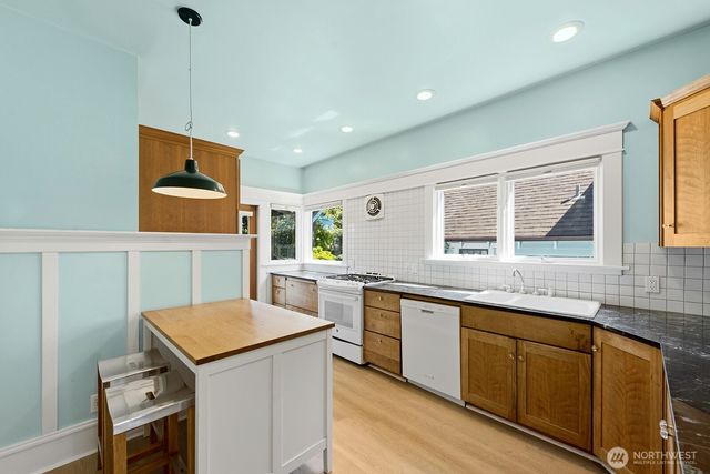6314 19th Avenue NE, Seattle, WA 98115