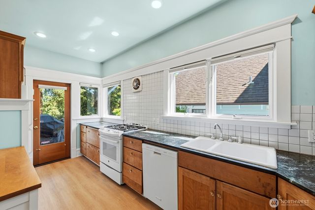 6314 19th Avenue NE, Seattle, WA 98115