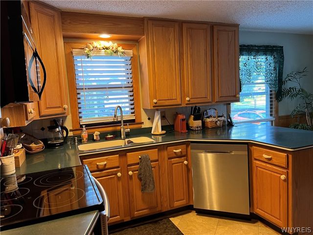39 Briarwood Drive, Lockport City, NY 14094
