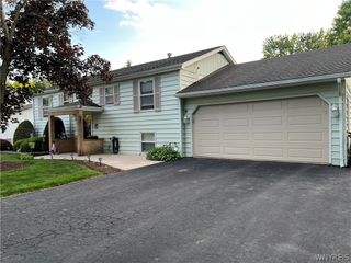 39 Briarwood Drive, Lockport City, NY 14094