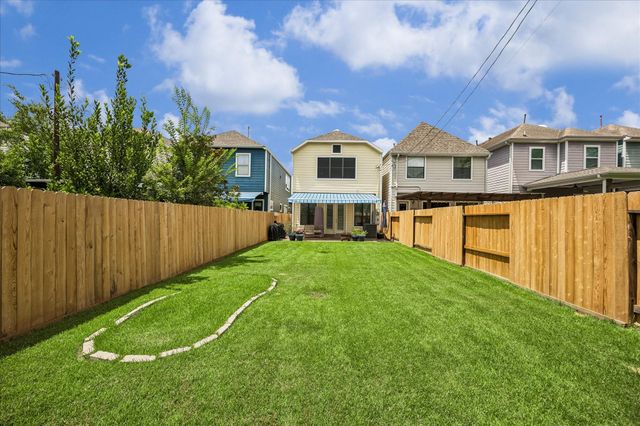 832B W 26th Street, Houston, TX 77008