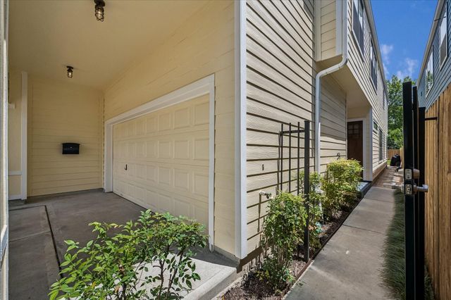 832B W 26th Street, Houston, TX 77008