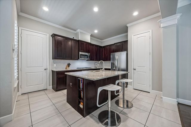 832B W 26th Street, Houston, TX 77008