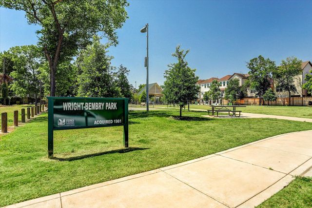 832B W 26th Street, Houston, TX 77008