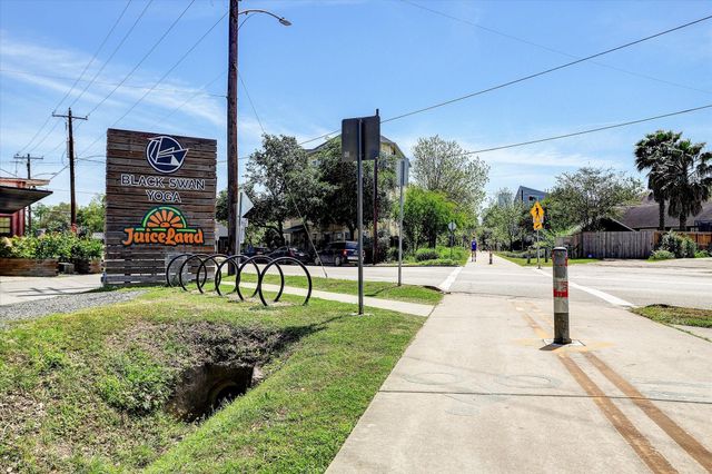 832B W 26th Street, Houston, TX 77008
