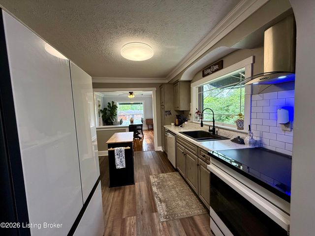 108 Goodloe Ave, Bloomfield, KY 40008