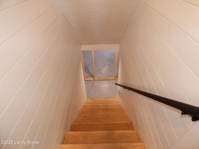 108 Goodloe Ave, Bloomfield, KY 40008