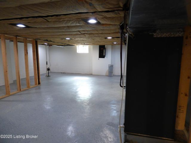 108 Goodloe Ave, Bloomfield, KY 40008