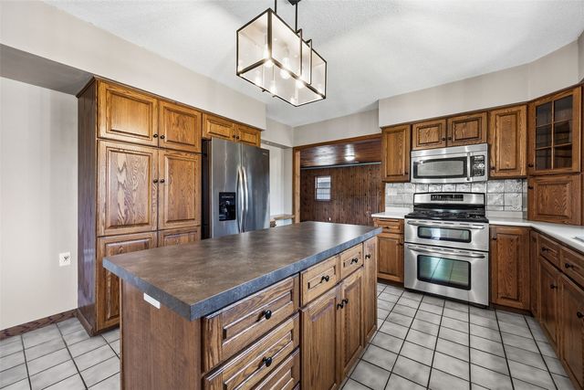 2750 10th Street, Marion, IA 52302
