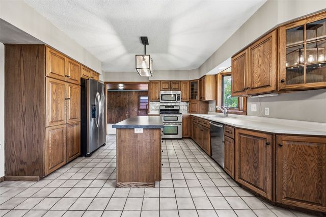 2750 10th Street, Marion, IA 52302