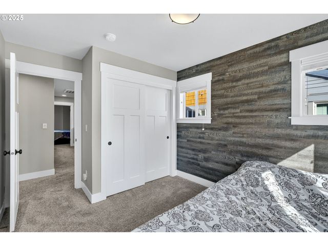 16825 CHULA VISTA Ave, Sandy, OR 97055