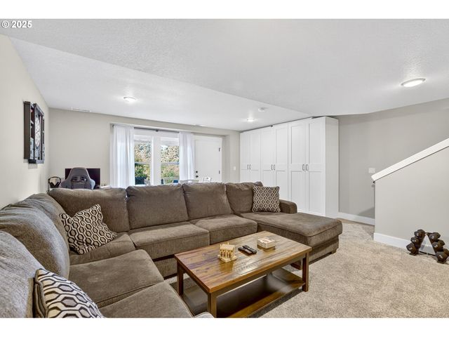 16825 CHULA VISTA Ave, Sandy, OR 97055