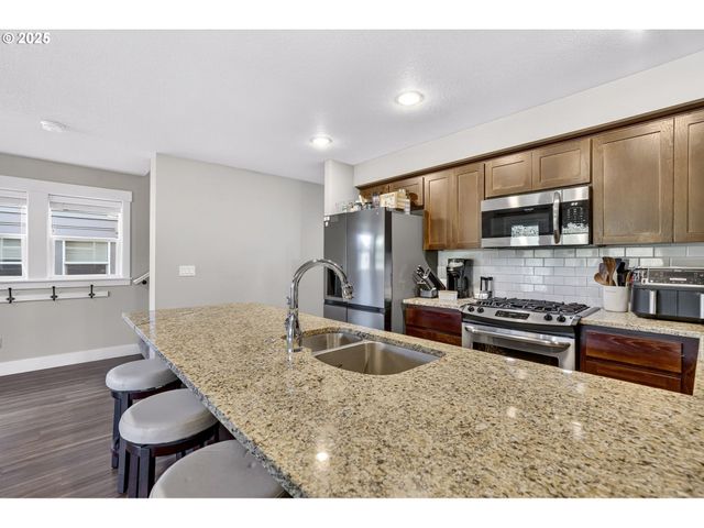 16825 CHULA VISTA Ave, Sandy, OR 97055