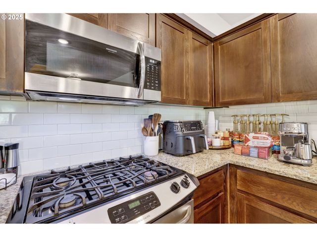 16825 CHULA VISTA Ave, Sandy, OR 97055