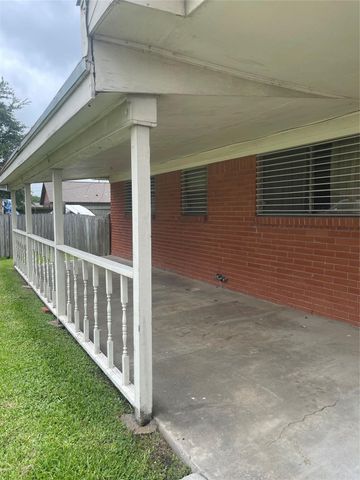 2324 14th Avenue N, Texas City, TX 77590