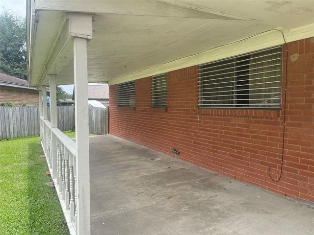 2324 14th Avenue N, Texas City, TX 77590