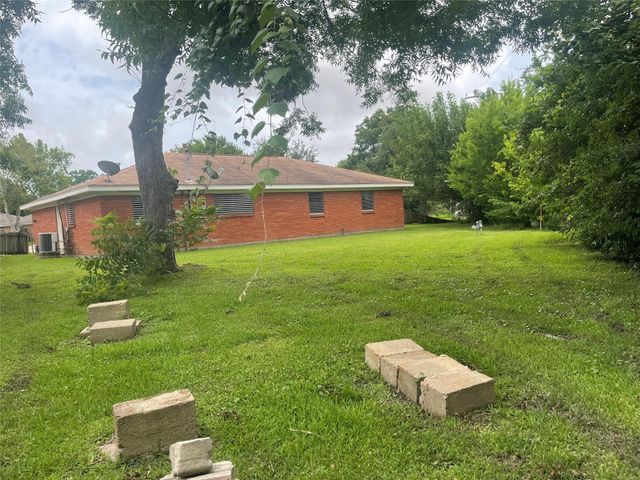 2324 14th Avenue N, Texas City, TX 77590