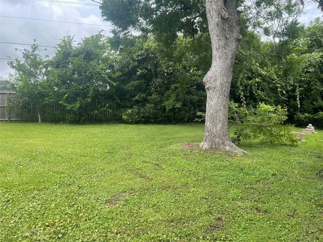 2324 14th Avenue N, Texas City, TX 77590