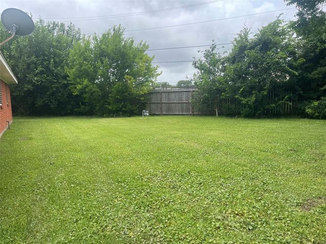 2324 14th Avenue N, Texas City, TX 77590