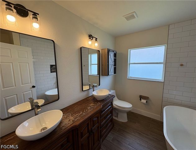 1417 NE 4th PL, Cape Coral, FL 33909