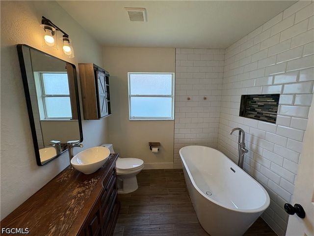 1417 NE 4th PL, Cape Coral, FL 33909