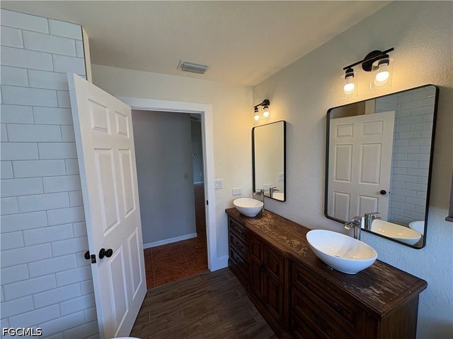 1417 NE 4th PL, Cape Coral, FL 33909