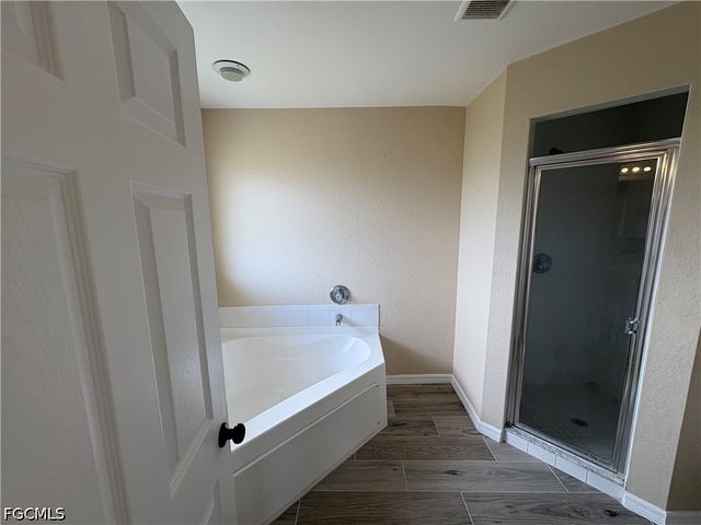 1417 NE 4th PL, Cape Coral, FL 33909