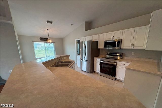1417 NE 4th PL, Cape Coral, FL 33909