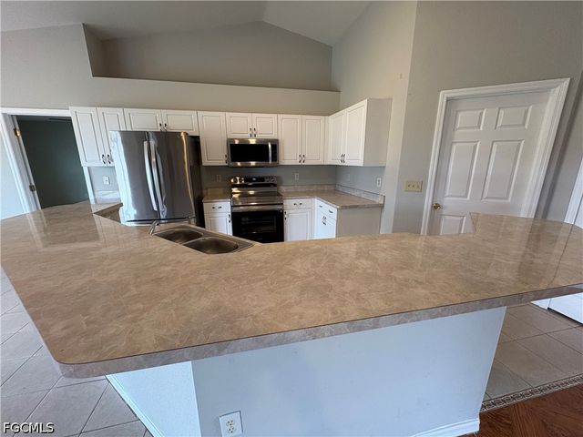 1417 NE 4th PL, Cape Coral, FL 33909