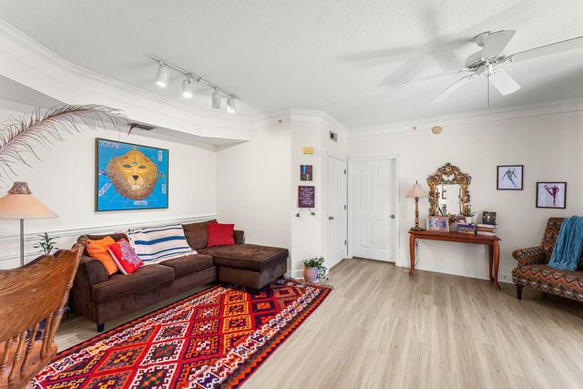 2012 Alta Meadows Lane 111, Delray Beach, FL 33444