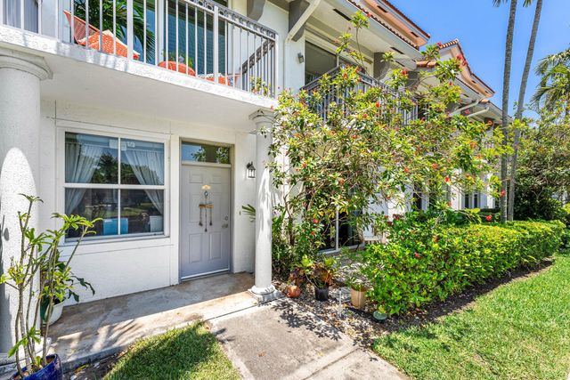 2012 Alta Meadows Lane 111, Delray Beach, FL 33444