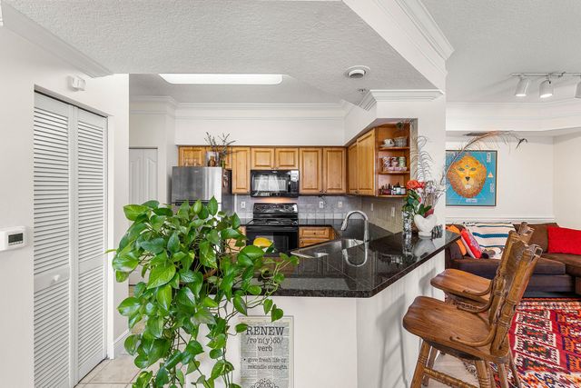 2012 Alta Meadows Lane 111, Delray Beach, FL 33444