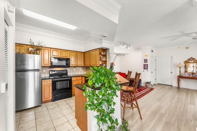 2012 Alta Meadows Lane 111, Delray Beach, FL 33444