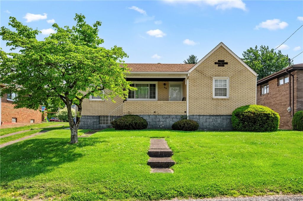 210 Margaret Ave, Hempfield Twp, PA 15644