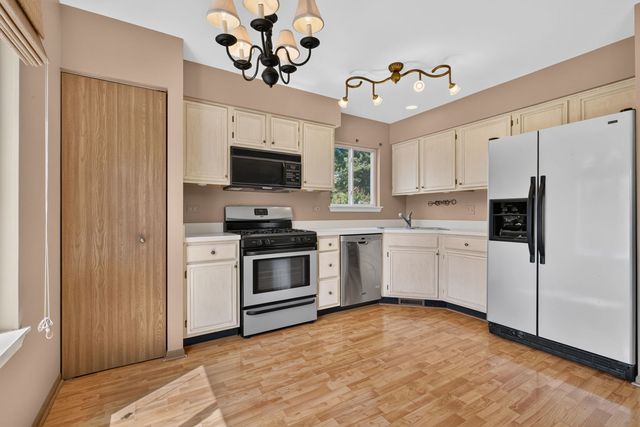 667 Harvest Drive, Bolingbrook, IL 60490
