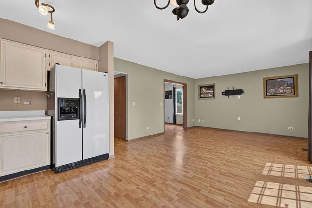 667 Harvest Drive, Bolingbrook, IL 60490