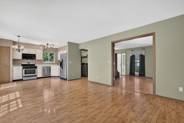 667 Harvest Drive, Bolingbrook, IL 60490