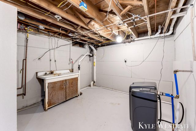 10019 10 Mile Road Ne, Oakfield Twp, MI 49341