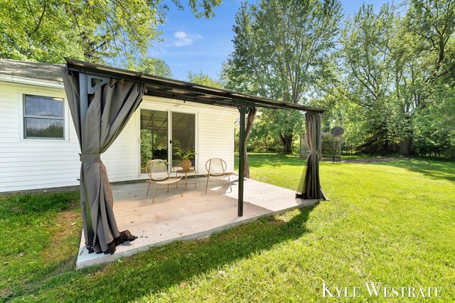 10019 10 Mile Road Ne, Oakfield Twp, MI 49341