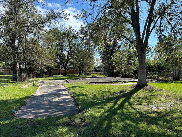 1106 Earley Street, Sweeny, TX 77480