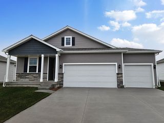 2881 Prairielight Drive, Hiawatha, IA 52233