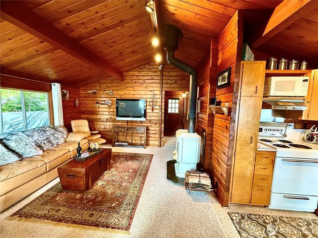 71 N Potlatch Drive N, Hoodsport, WA 98548