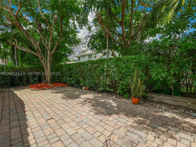1509 Canary Island Dr, Weston, FL 33327